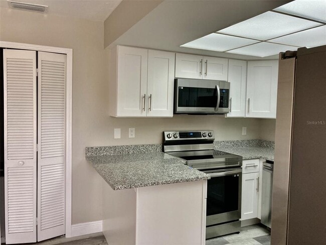 Building Photo - 5008 Manatee Ave W