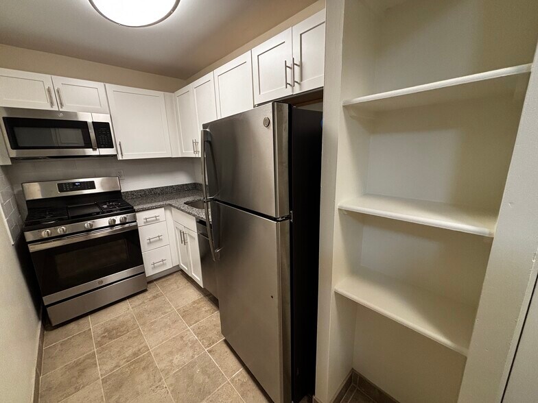 Building Photo - 109 Babcock St