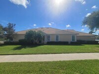 Building Photo - 4665 Whispering Oaks Dr
