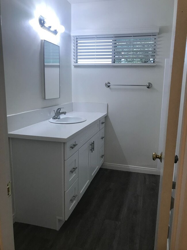 Building Photo - Parr, 10424-10425