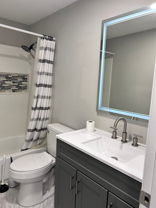 Building Photo - Now Available – Charming 3-Bedroom Home fo...