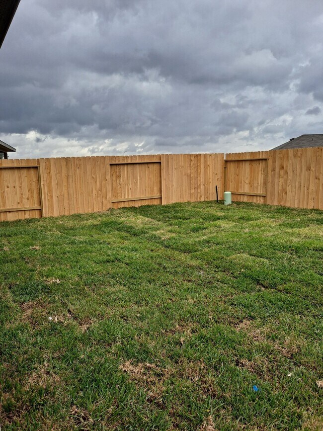 Building Photo - 24058 Kentwood Springs Dr