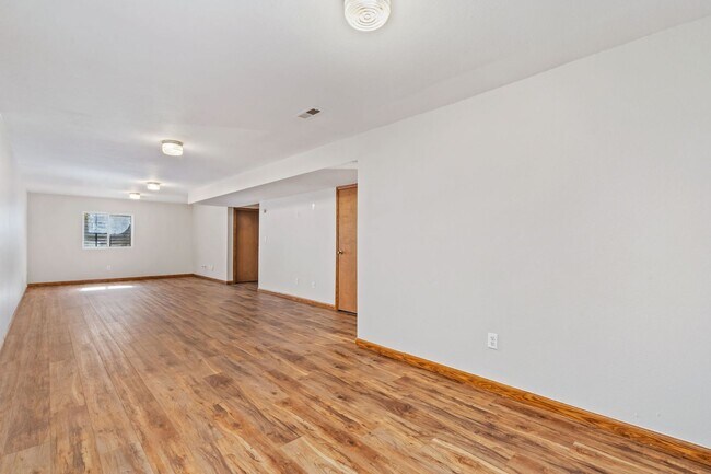 Building Photo - 718 Justice Dr