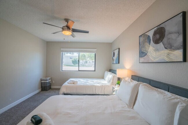 Building Photo - 8550 E McDowell Rd