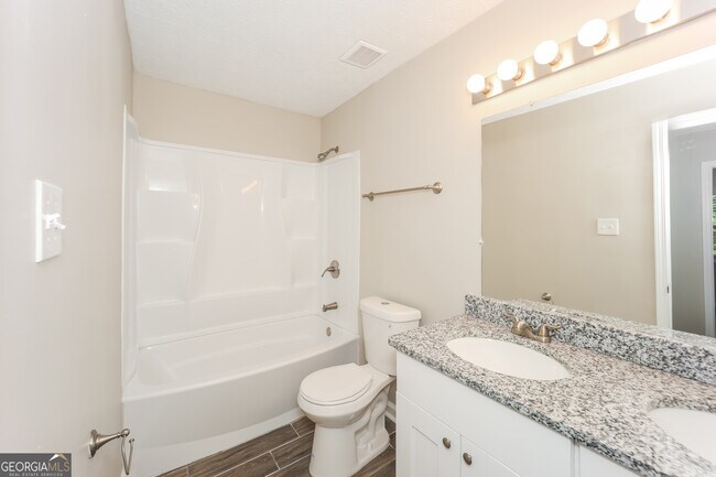 Building Photo - 9194 Greenwood Dr