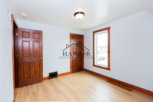 Building Photo - 15 8th St NW
