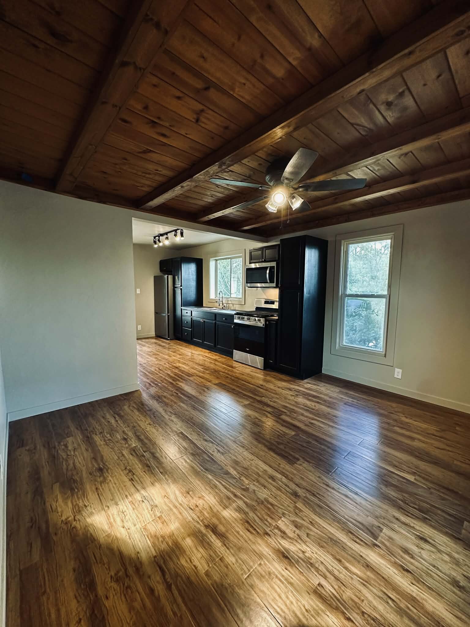 Building Photo - 1005 Broadway Ave