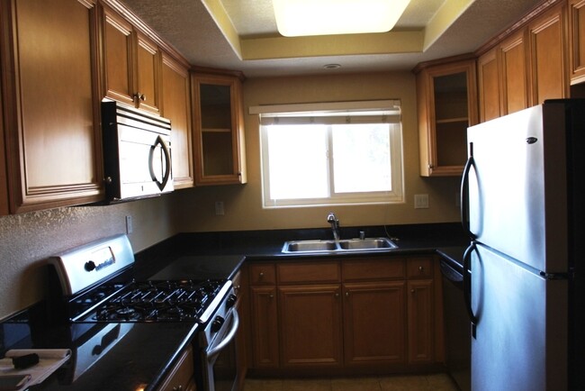 Building Photo - 1Bed/1Bath Condo in Oceanside~ Los Morros ...