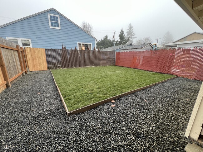 Building Photo - 1803 SE Salem Ave