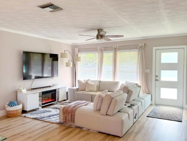 Building Photo - 3300 N 67th Ave