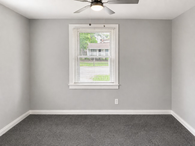 Building Photo - Updated Adorable 2 Bedroom Home