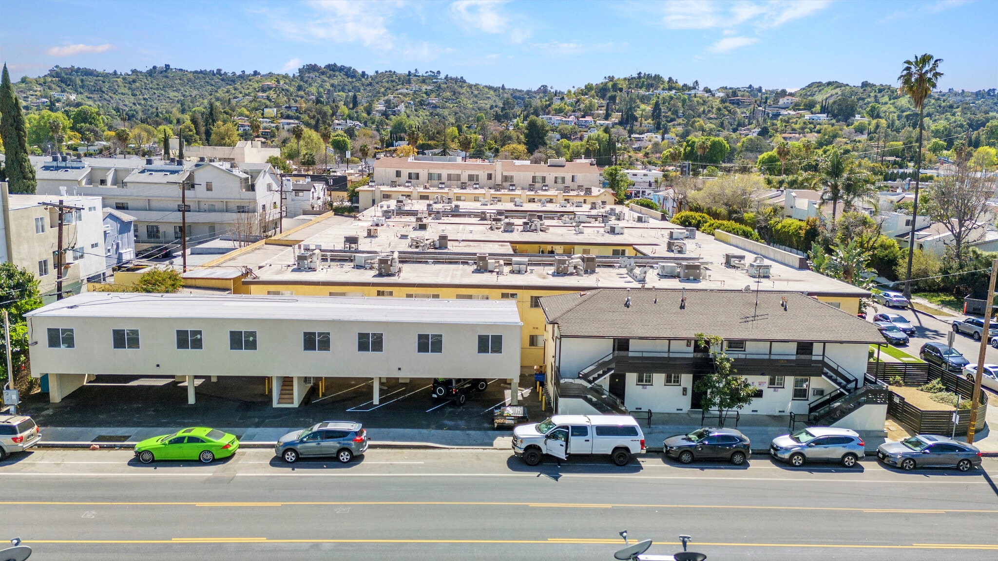 Building Photo - 13804 Moorpark St