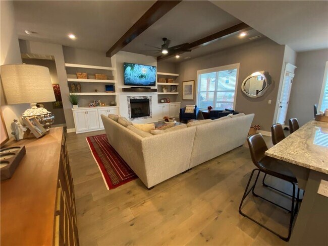 Building Photo - 300 Waterfall Ln