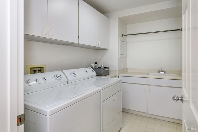 Building Photo - 13 Laurel Glen Terrace