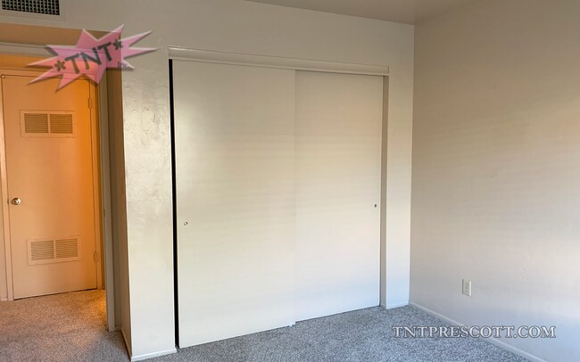 Building Photo - Villas at the Ridge Condo