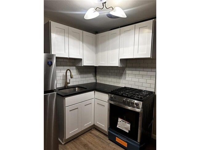 Building Photo - 453 13th Ave NW