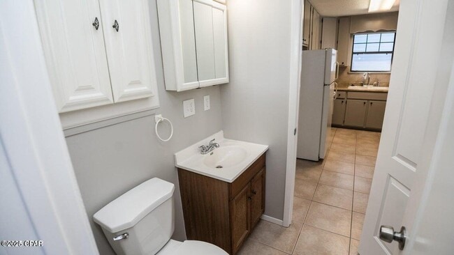 Building Photo - 247 Poinsettia Dr