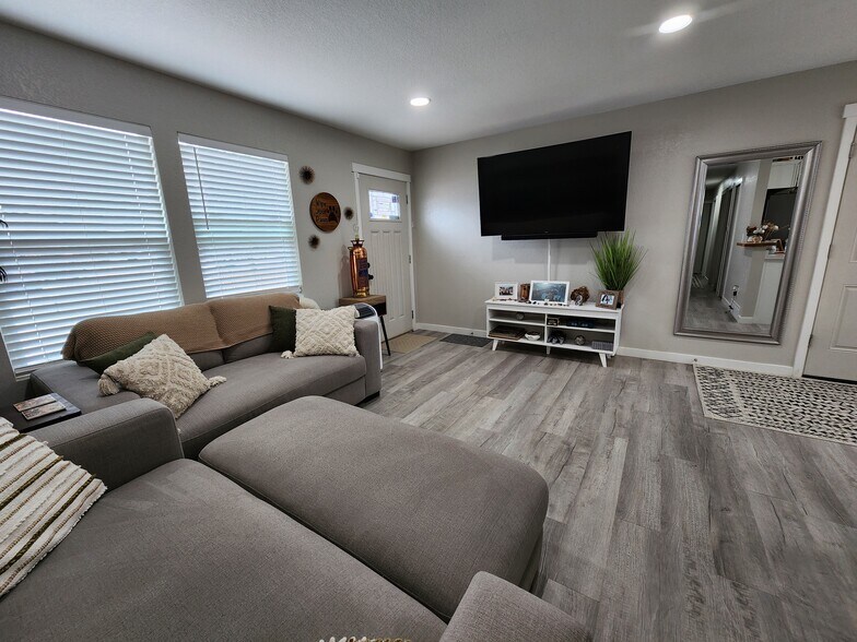 Building Photo - 4850 Hunters Run