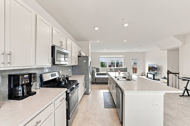 Building Photo - 3303 Trillium Cir