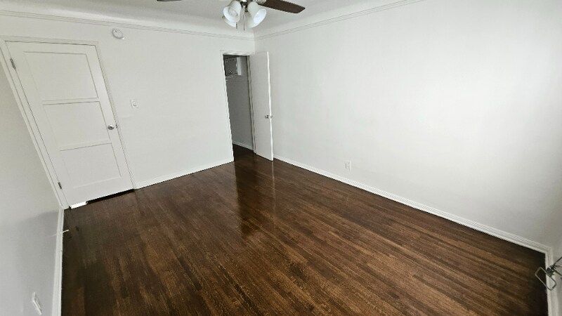 Building Photo - 118 N Gale Dr