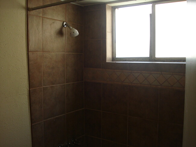 Building Photo - ALL BILLS PAID 1bd/1bath Townhome in Sprin...
