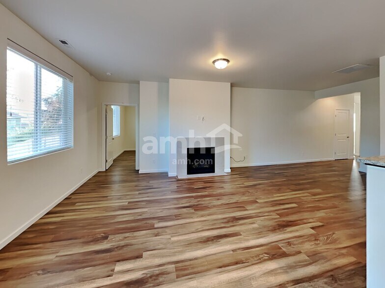 Building Photo - 477 McKinley St