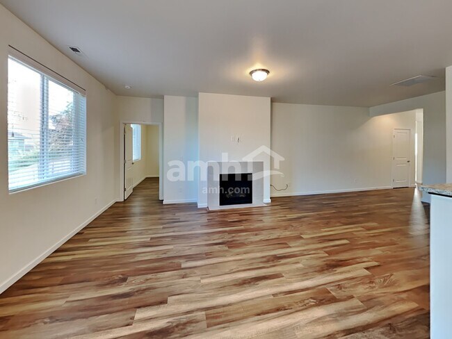 Building Photo - 477 McKinley St
