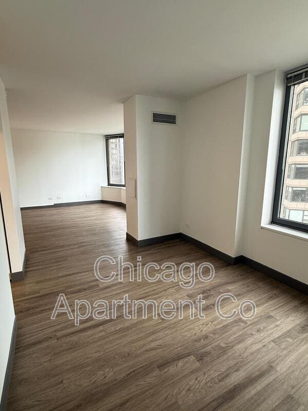Building Photo - 400 E Ohio St