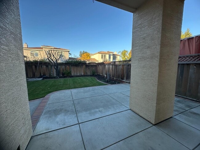 Building Photo - 841 Lawrence Dr