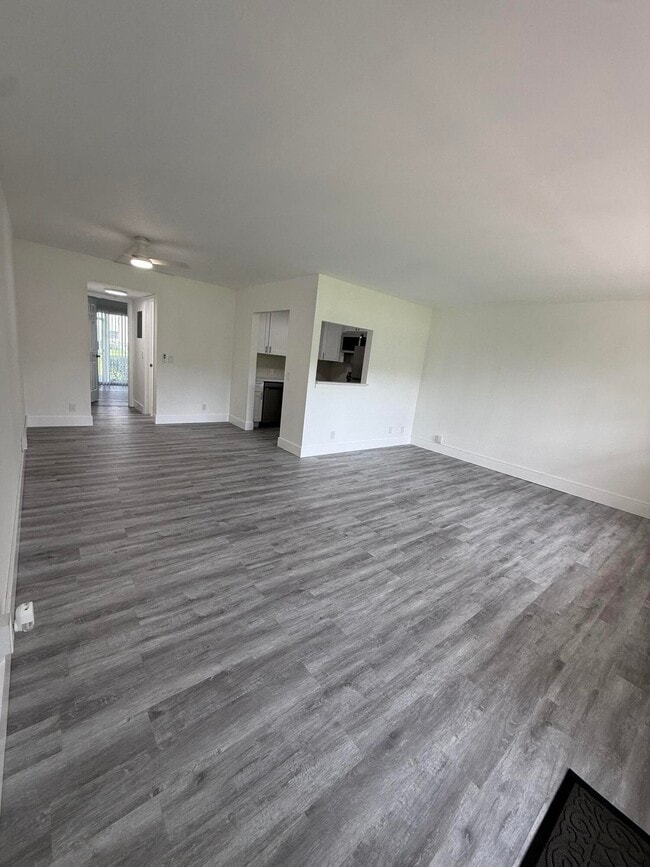 Building Photo - 384 Fanshaw J