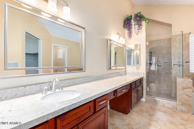 Building Photo - 1005 S Tiago Dr