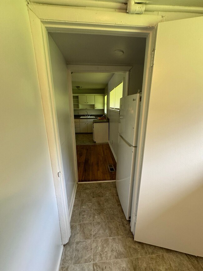 Building Photo - 2408 Groveland Cir S