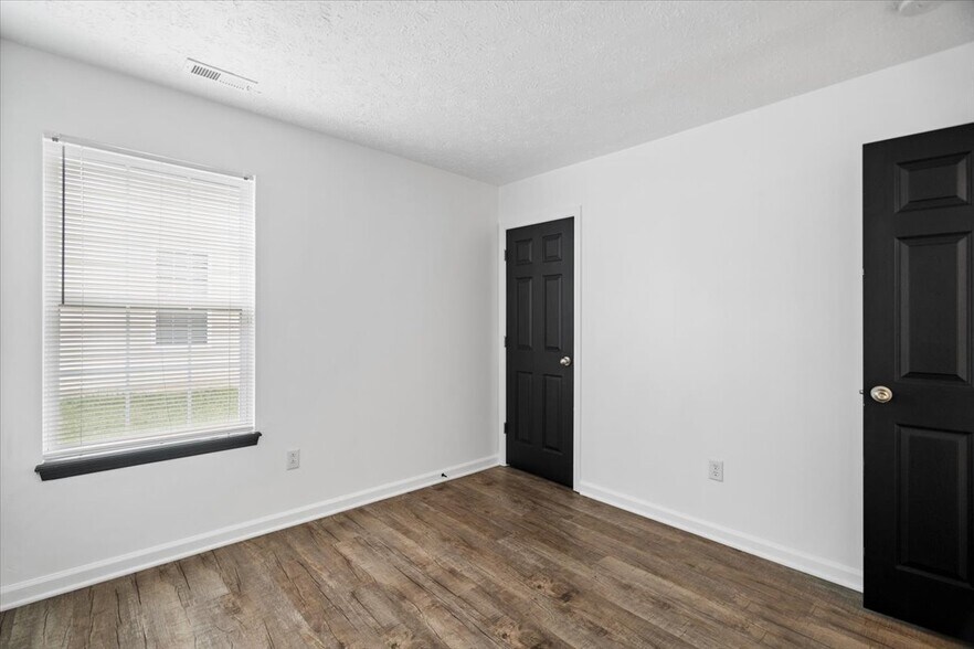 Building Photo - 1429 Softwind Dr