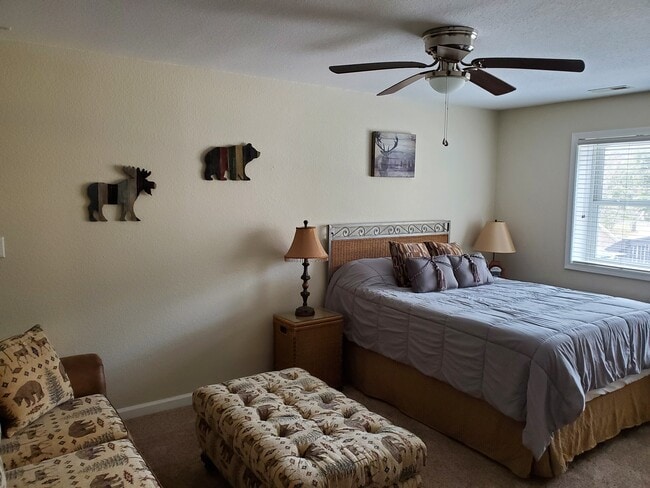 Building Photo - 7 Higel Ln