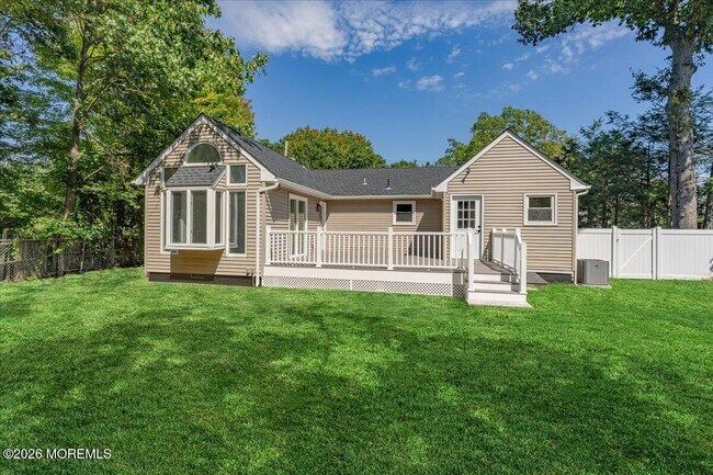 Building Photo - 501 Azalea Dr