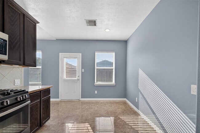 Building Photo - 23002 Jetty Manor Ln