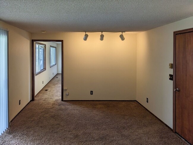 Building Photo - 1613 River Rock Dr NE