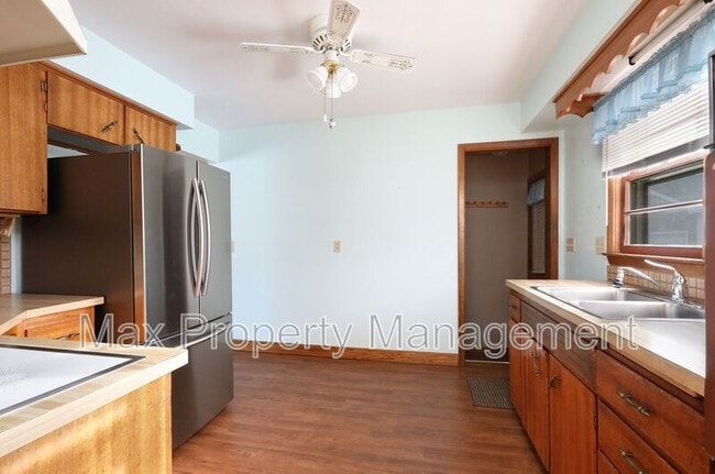 Building Photo - 3300 Bel Aire Rd