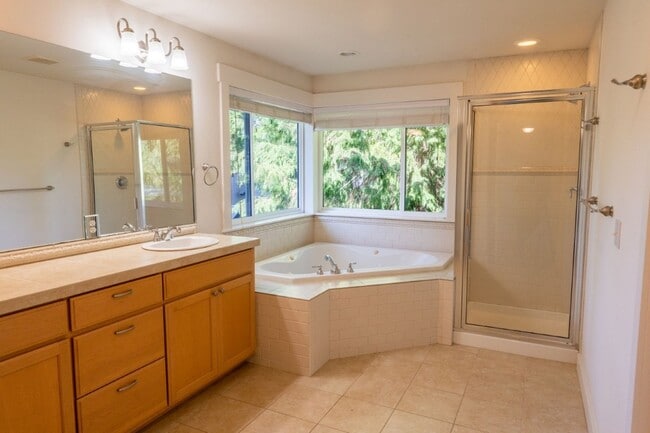 Building Photo - 4bd/2.5ba Seattle Home