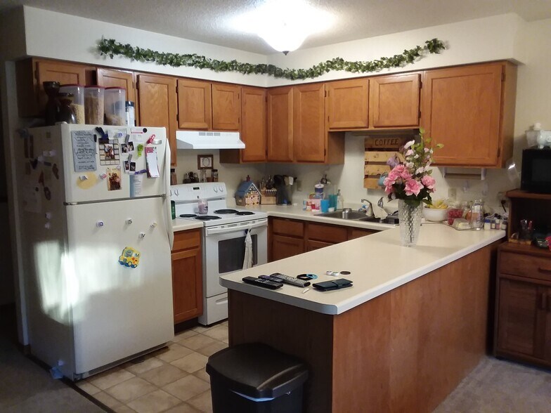 Building Photo - 613 Walden Ct