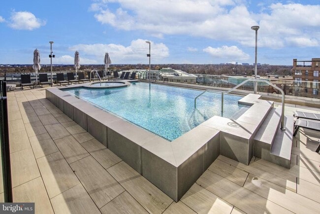 Building Photo - 1021 N Garfield St