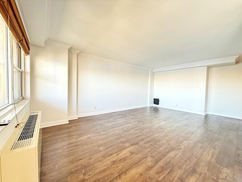 Building Photo - 6600 Boulevard E