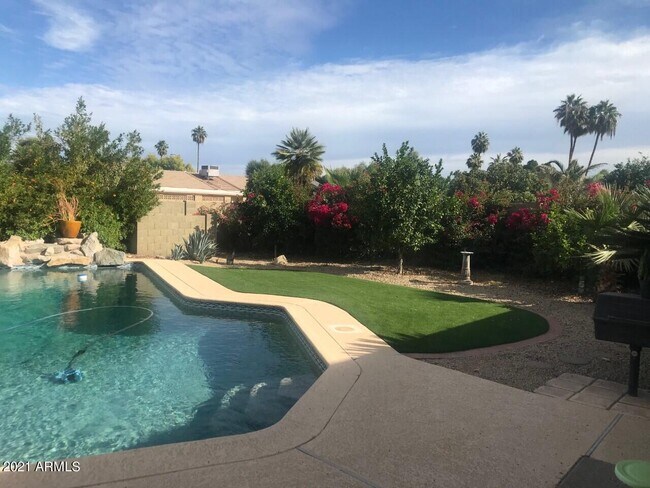 Building Photo - 3924 E Yucca St