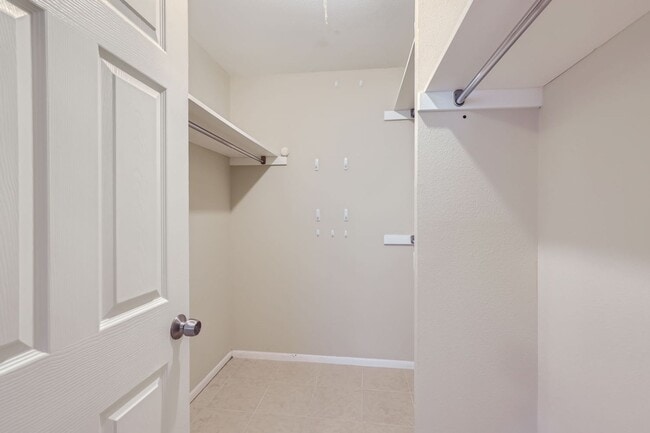 Building Photo - Ready for Move In! $250 off of the first full month's rent!