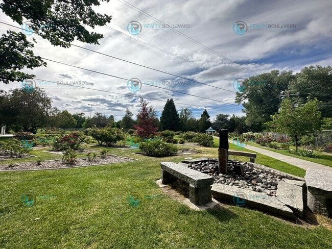 Building Photo - 1 Bedroom 1 Bath + Office next to Idlewild Park & the Truckee River