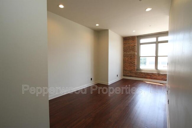 Building Photo - 149 S Daniel Morgan Ave