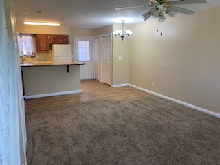 Building Photo - "Charming 2-Bed, 1.5 bath Townhouse Retreat in Saint George