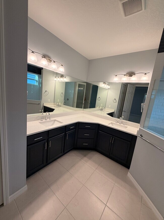 Building Photo - 4325 Renwick Dr
