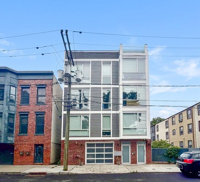 Building Photo - 414 1st St