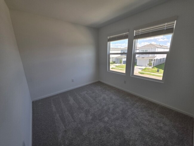 Building Photo - "Feel Right at Home – Modern 3 Bed, 2.5 Ba...